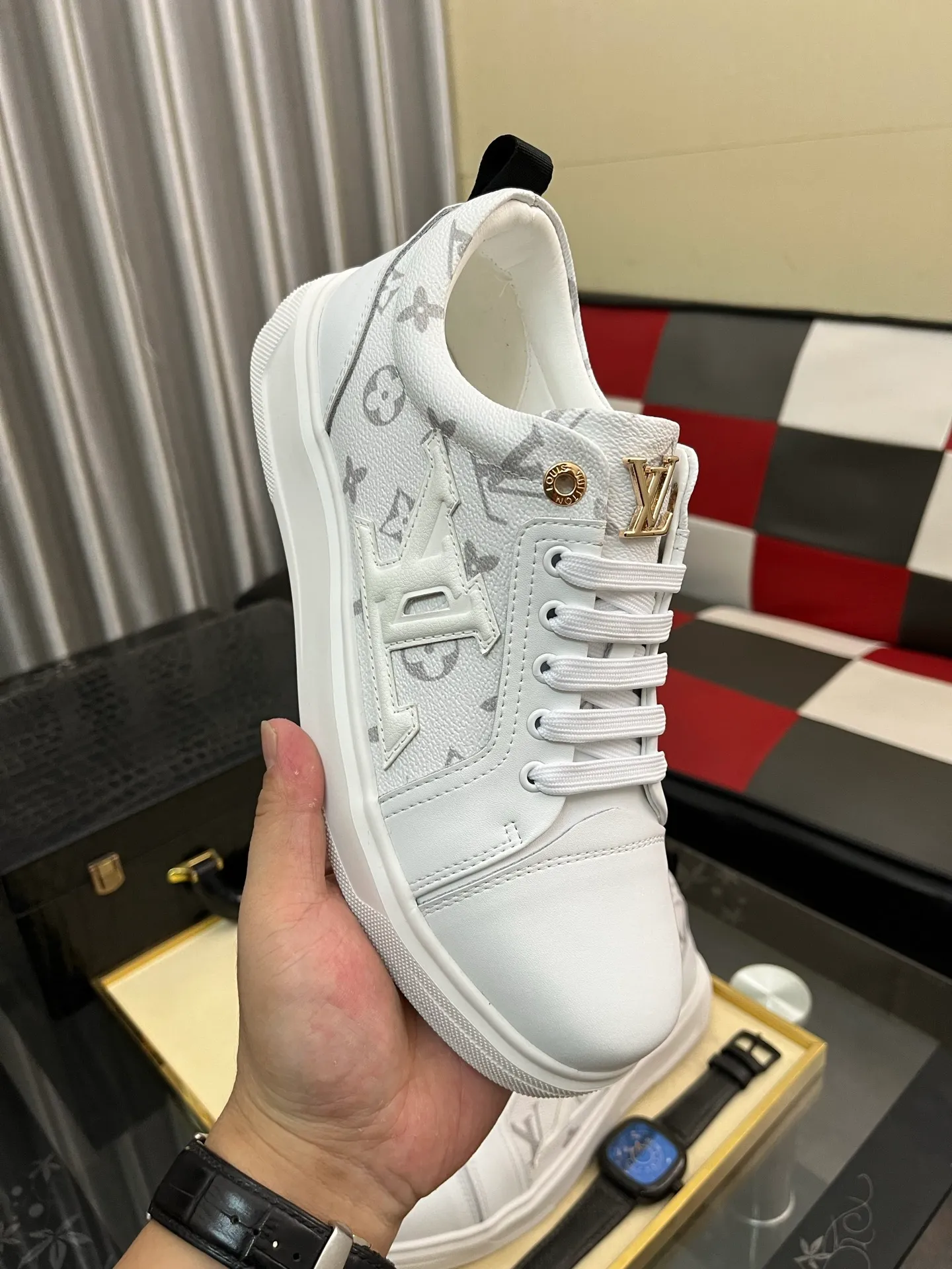 Men's shoes 💰400⌚️⌚️【LOUIS VUITTON】Same style as Louis Vuitton* official website 🚹Men's high-top casual shoes❤️Same style as popular celebrities and big names ~ Best-selling at home and abroad Lv focuses on the checkerboard series...Imported first-layer cowhide with special fabrics➕Full sheep leather lining➕Brand-specific hollow outsole💎Number: 38-443️⃣Colors available